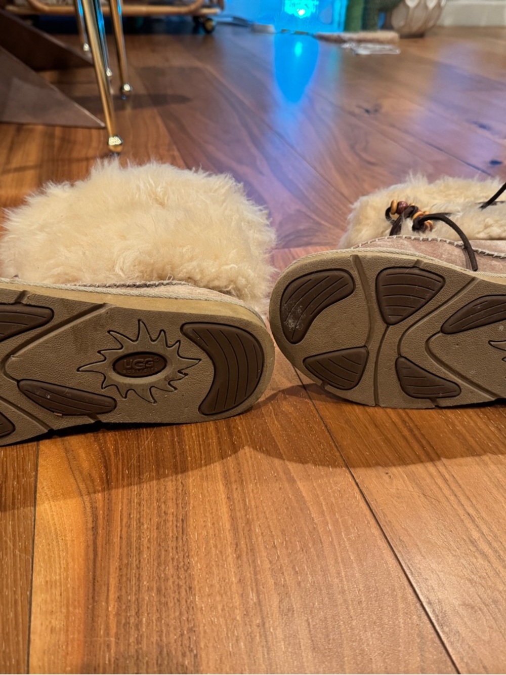 UGG  Sheepskin & Suede booties! - Picture 4 of 10
